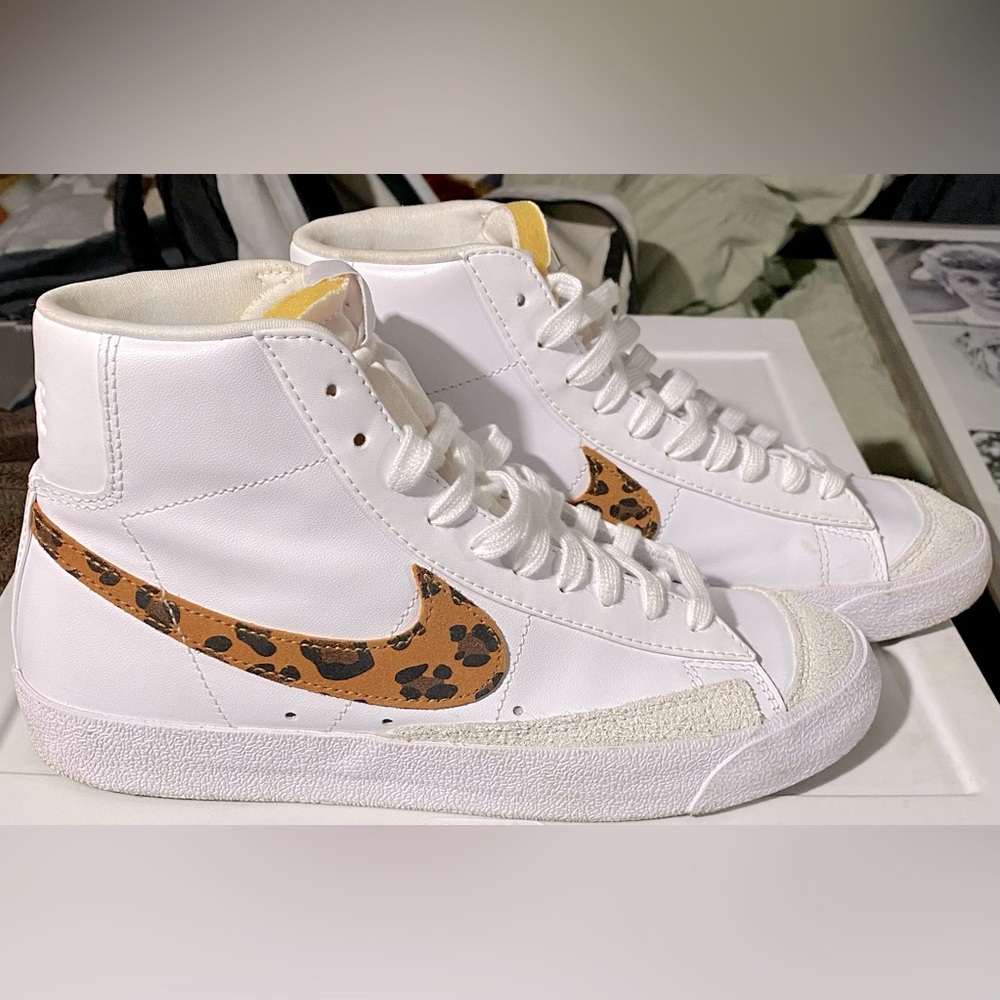 W nike blazzer mid 77 white leopard size 9